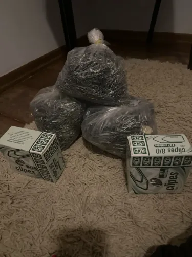 Clipes : 3 sacos aproximadamente 6 kilos com vários tamanhos aproximadamente 5 kilos