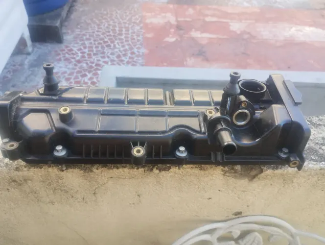 Tampa da válvula do motor grand Siena 1.4 / 2018
