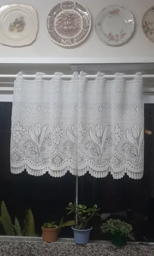 Cortina pronta, em tom perolado