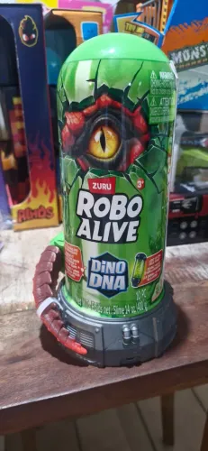 Robo Alive Dino DNA da Zuru! Descubra o mundo dos dinossauros com este brinquedo incrível.