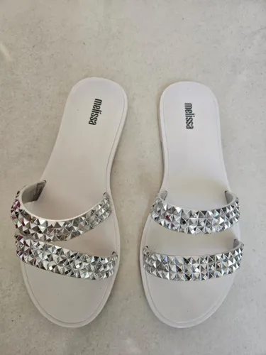 Rasteirinha Melissa original. Tamanho 35. Usada apenas 2 vezes ( semi-nova)