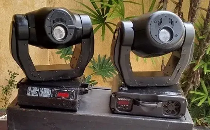 Moving Head 250 , são de marcas diferentes mas tem os mesmos canais Bauru SP