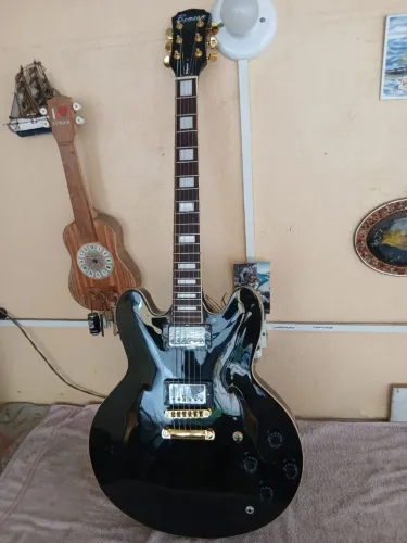 Guitarra semi acústica Benson