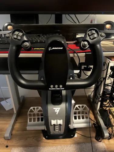 Thrustmaster TCA Boeing + Mesa de Suporte