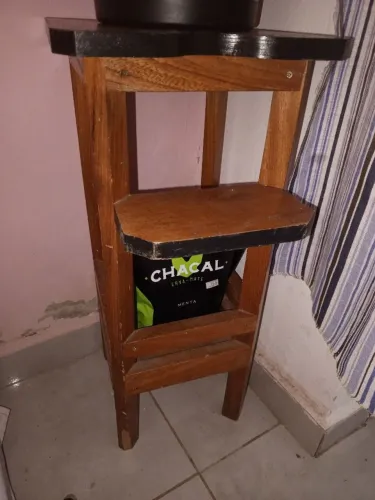 Vende-se essa mesa de tereré.
