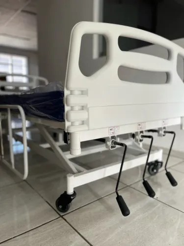 Cama Hospitalar SemiLuxo 3 Manivelas + colchão novo