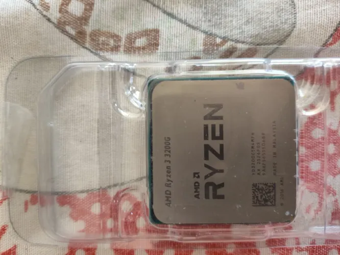 VENDO PROCESSADOR RYZEN 3 200G, EM OTIMO ESTADO INTERESSADOS MANDEM MSG