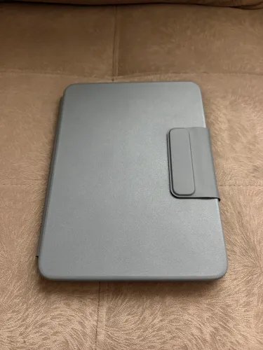 Capa com Teclado Logitech Rugged Folio ipad 10