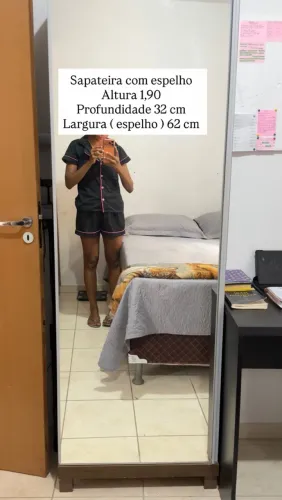 Sapateira com espelho