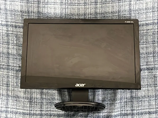 Monitor Acer 15,6 HD em Ótimo Estado Modelo P166HQL