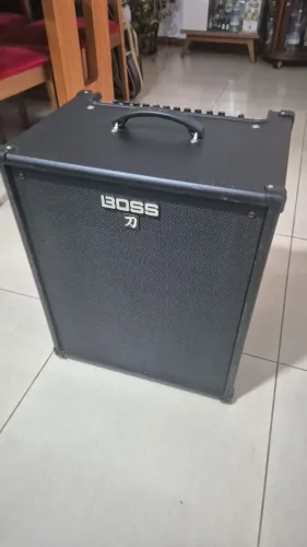 Amplificador de baixo Boss katana KTN210B 2x10 160w suoerconservado