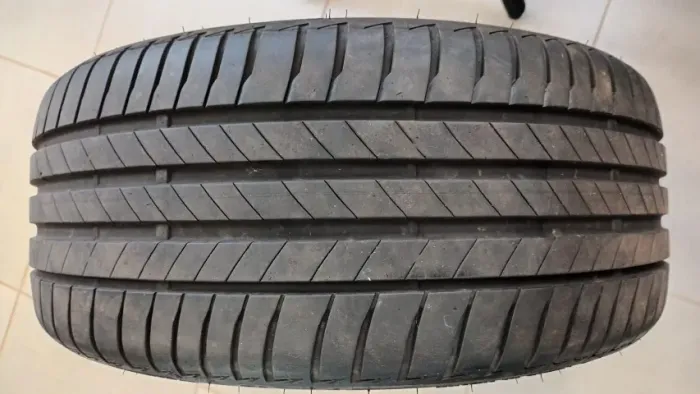 Pneu Bridgestone 22540/R18 92Y Turanza