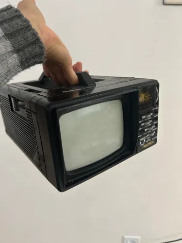 Televisão Portátil Vintage Deluxe Precision - Relíquia dos Anos 80