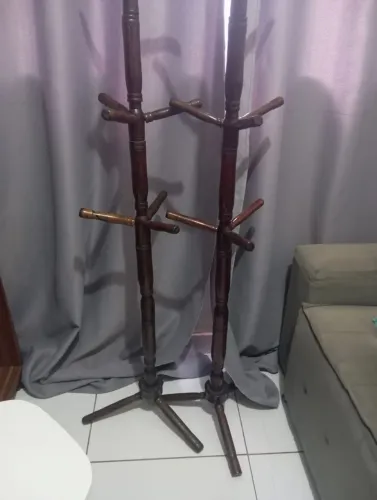 Cabideiro ,os dois cabideiro por 60 reais pra vender logo