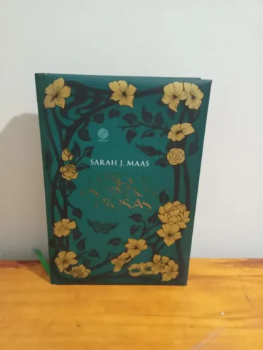 CORTE DE ESPINHOS E ROSAS - CAPA DURA