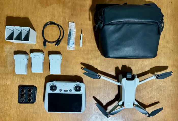 Drone Dji Mini 3 Fly More Combo Plus Com Tela Br Câmera 4k