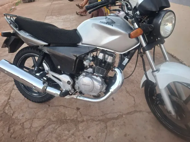 Vendo essa linda cg titan 150 sport boa de motor e elétrica * chama