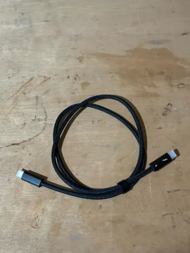 Cabo USBC THUNDERBOLT 5 (1 metro)
