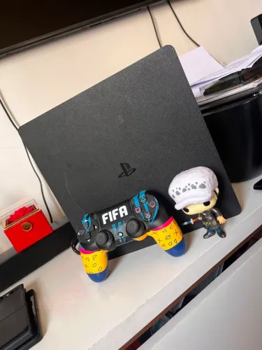 PLAYSTATION 4 + CONTROLE PERSONALIZADO