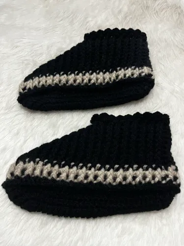 Pantufa Adulto Preto e Bege em Crochê Lã Meia Quente