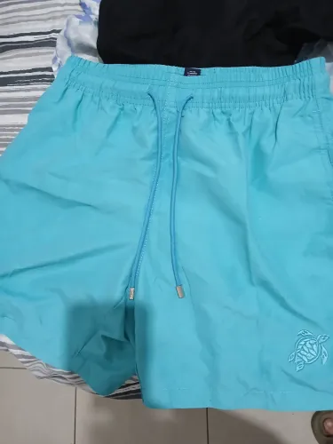 Bermuda de praia Vilebrequin azul - original<br>Isso ajuda muito a aparecer nas buscas.