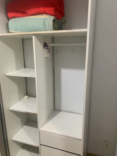 Guarda roupa de casal com espelho