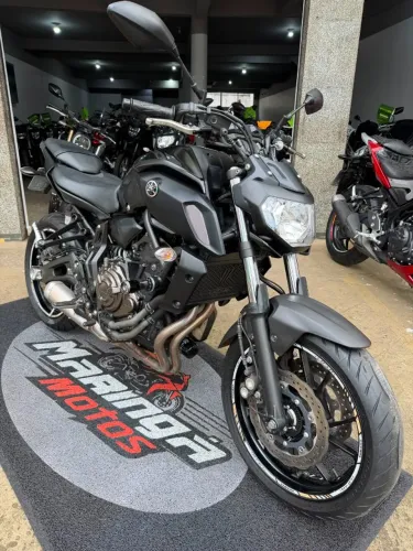 YAMAHA MT07 2021 IMPECÁVEL - NA MARINGÁ MOTOS