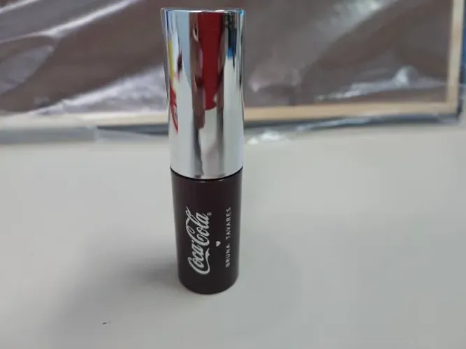 Óleo labial Bruna Tavares Coca Cola