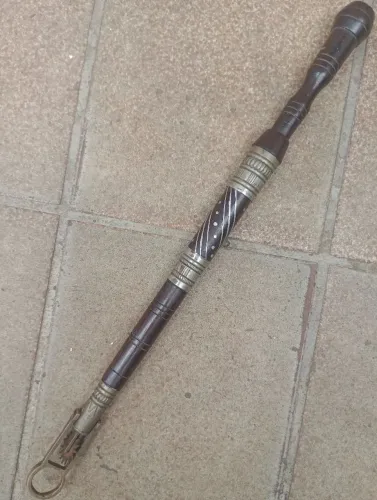 Rebeng em jacarandá com detalhes em prata 