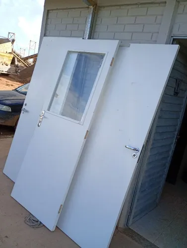 Três portas 80 por 2,10 