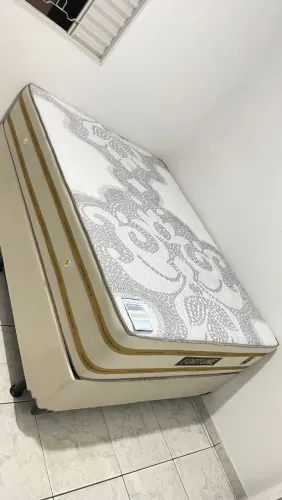 Cama casal com colchão d33 molas ensacadas 