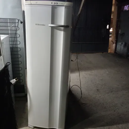 Freezer Eletrolux F26 turbo