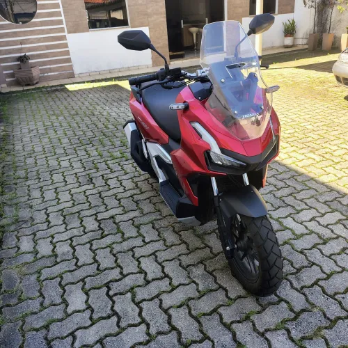 Honda ADV160 2025 com apenas 2500km
