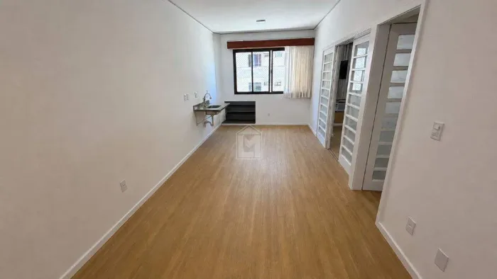 Livia Machado Imóveis aluga Flat 28m² Frente Mar | Lazer Completo | Mata da Praia