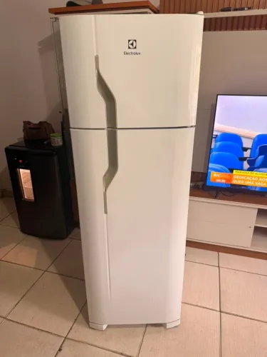 Geladeira Electrolux DC35A semi nova impecável ENTREGO