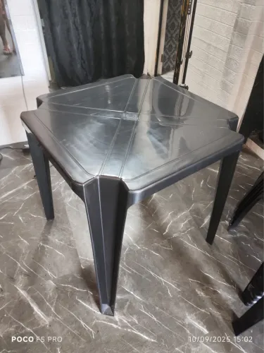 Jogo de mesa e cadeira plástica