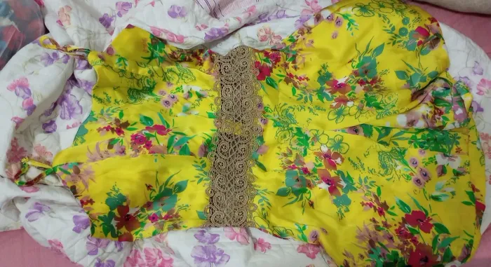 VENDO MACAQUINHO AMARELO, COM ZIPER ATRAS, VESTE DO PP AO M