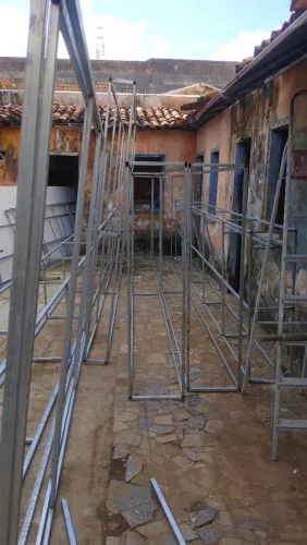 Vaga pra soldador com experiência em ACM e coberturas 