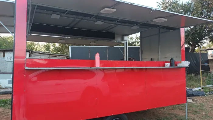 Trailler novo emplacado de 4 metros por 2.60 valor 36 mil na troca 40 mil aceito carro.
