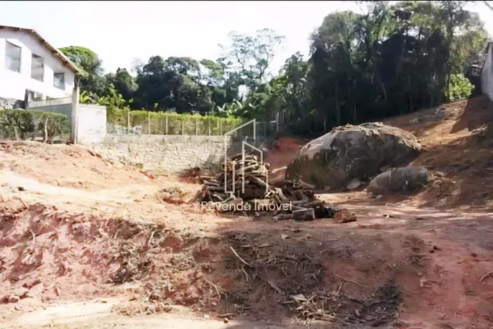 Venda de terreno de 1.329m² no condomínio Parque Suíça, Serra da Cantareira, Vila Germinal