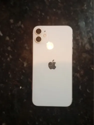 Vendo iPhone 11 64 gb semi novo saúde da bateria 75%sem marca de uso