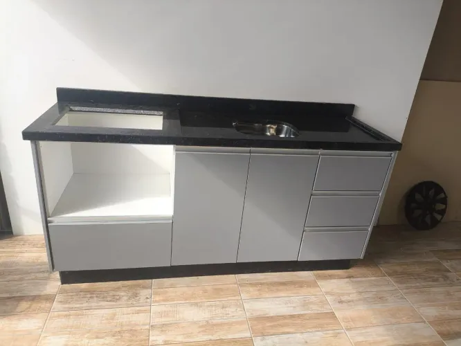 Balcão de mdf com pia de granito verde Ubatuba com espaço para cooktop valor 2.450,00 re