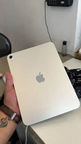 iPad 11 semi novo