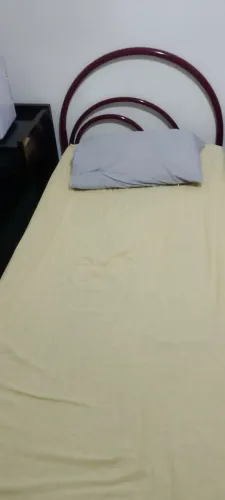 2 Camas de ferro solteiro, 1 cama de ferro casal e um beliche de ferro acompanham colchão 