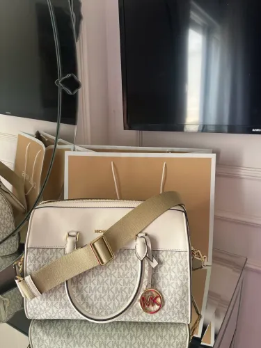 Bolsa baú Michael Kors