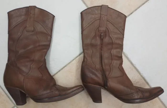 Bota feminina cano alto de Couro tamanho 35<br>