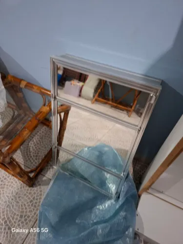 Espelho grande de banheiro medindo 50cm altura,80 de largura e 13 de profundidade