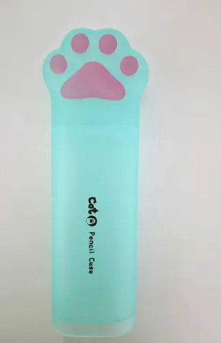 Estojo porta lápis nas cores verde, branca, rosa e azul