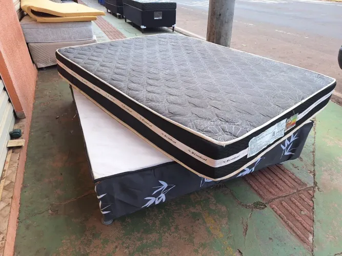 CAMA BOX CASAL TAMANHO PADRÃO USADA BASE MAIS COLCHÃO EM MOLAS ENSACADAS ENTREGO CONFIRA