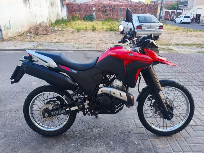 Lander 25/25, único dono. Recebo fan Titan Bros XRE PCX, aceito cartão 12x com juros.